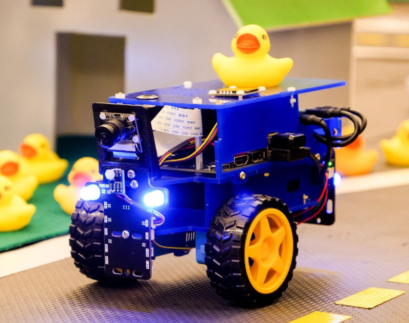 画像:Duckietown | ロボット工学 学習 オープンソース AIカー