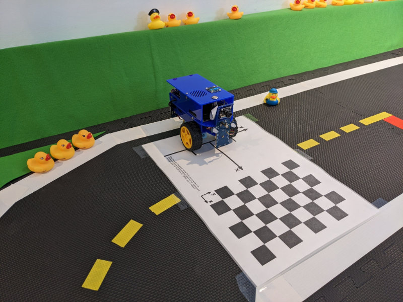 Duckietown | ロボット工学 学習 オープンソース AIカー